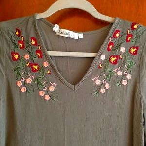 NWOT Cold shoulder bell sleeve crop top